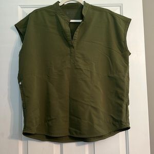 Figs Medium Rafaela scrub top.